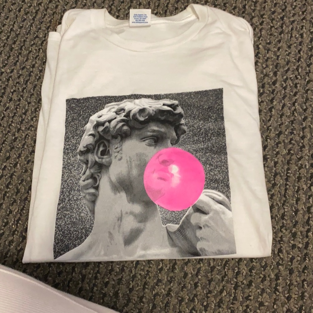 Vintage statue blowing bubble tshirt